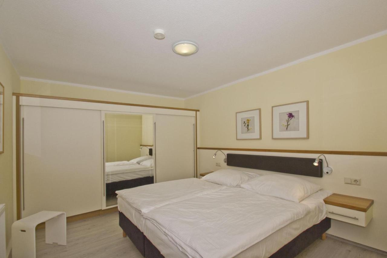 Fewo Mit Terrasse, Gratis Nutzung Vom Ahoi Erlebnisbad Und Sauna In Sellin - Haus Blick Zur See Fewo 13 Gohren Bagian luar foto