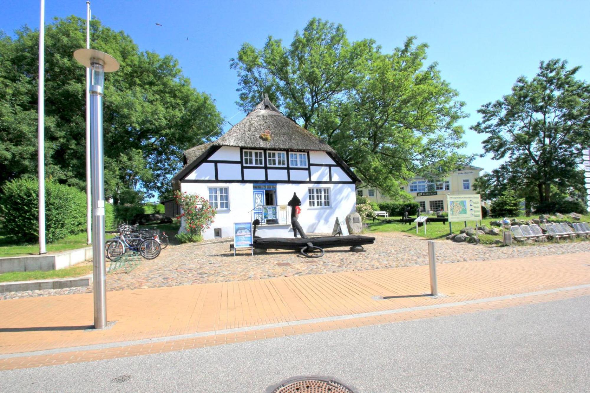 Fewo Mit Terrasse, Gratis Nutzung Vom Ahoi Erlebnisbad Und Sauna In Sellin - Haus Blick Zur See Fewo 13 Gohren Bagian luar foto